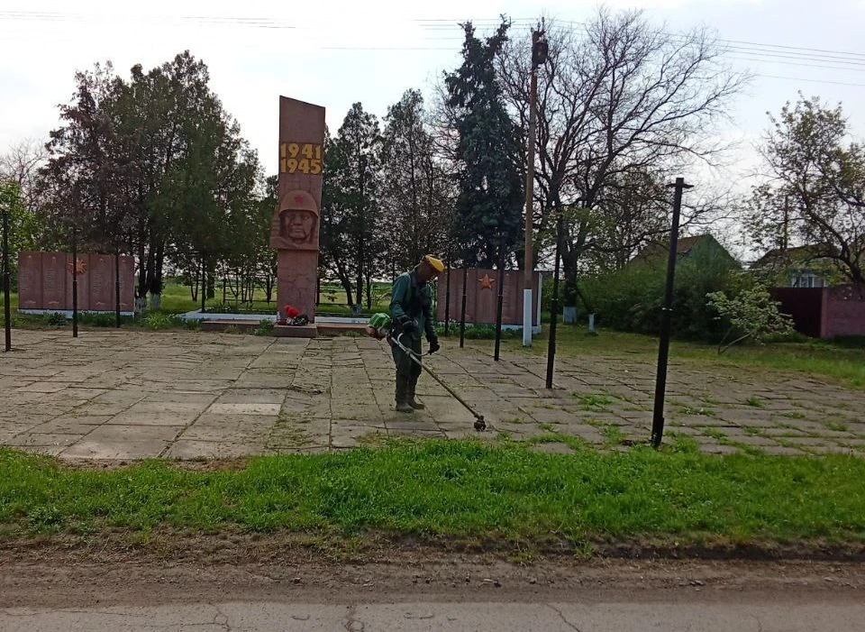 В Херсонской области восстанавливают мемориальные комплексы. ФОТО: Администрация Горностаевского округа.