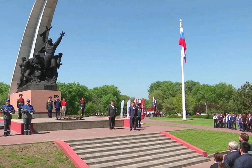 Вечный огонь зажгли в рамках всероссийской акции. Фото: сайт правительства Ростовской области
