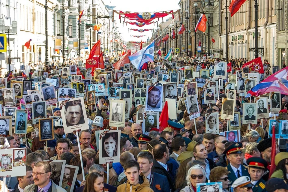 Колонна пройдет по всему Невскому проспекту.
