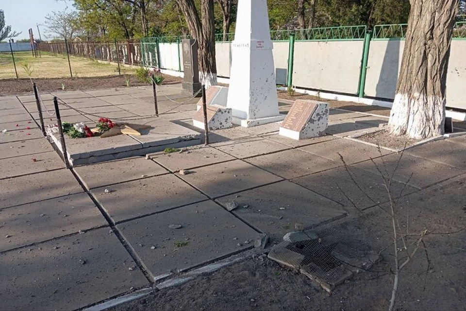 ВСУ обстреляли памятник героям Великой Отечественной войны в Брилевке. Фото: тг-канал Владимира Сальдо
