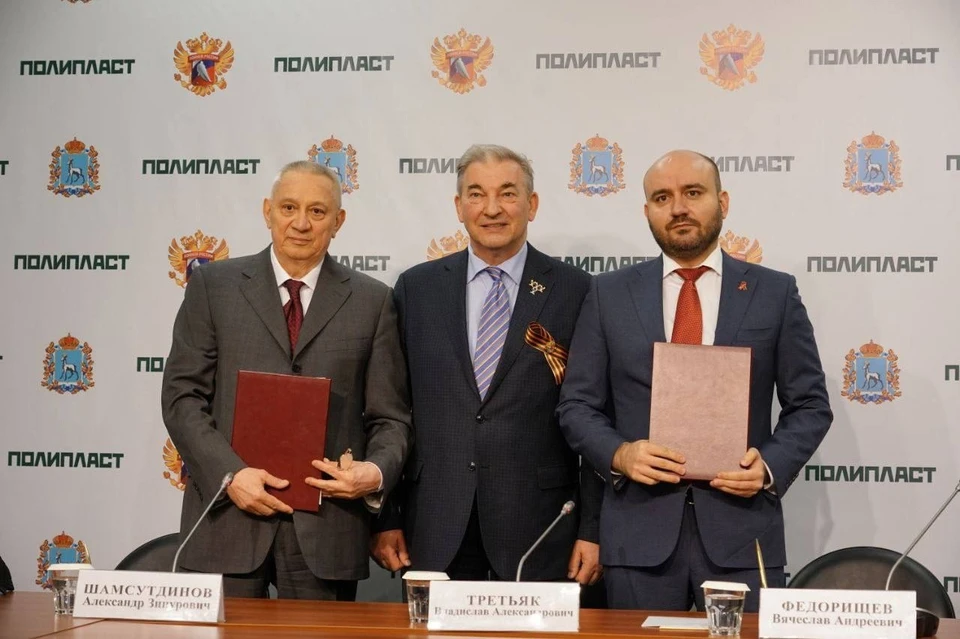 Глава региона заключил контракт с Александром Шамсутдиновым. Фото: Пресс-служба Правительства Самарской области