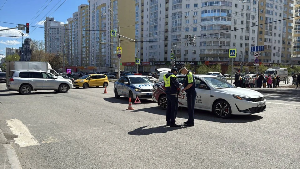 Водитель иномарки сбил женщину на пешеходном переходе. Фото: Госавтоинспекция Екатеринбурга
