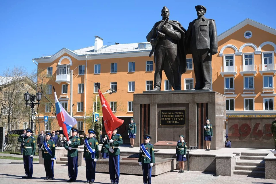 Скульптура и мемориальный комплекс расположены в Парке Победы. Фото: tg-канал Дениса Паслера