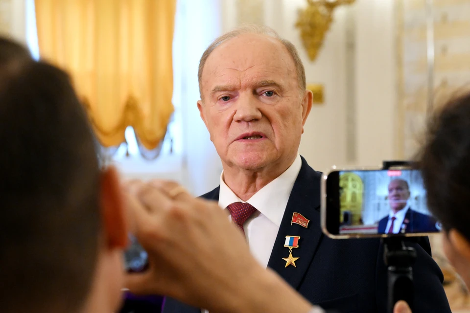 Геннадий Зюганов во время встречи с председателем КНР Си Цзиньпинем в Кремле