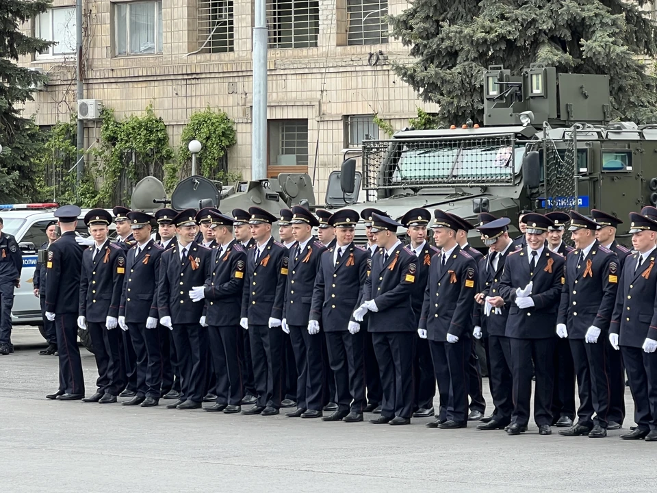 Молодые сотрудники МВД ЛНР приняли присягу в День Победы