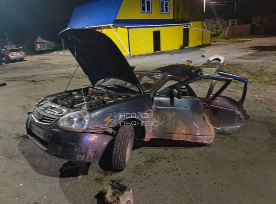 На трассе в Новоспасском районе в ДТП буквально разорвало «Ладу Приору». Фото телеграм-канал Инсайд Ульяновск