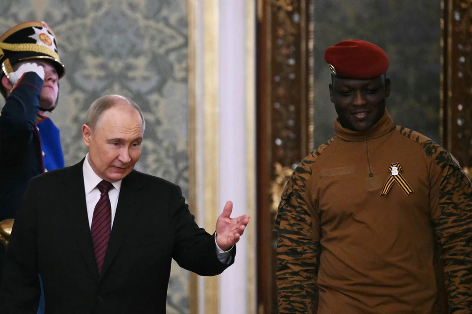 Ибрагим Траоре в начале встречи с Владимиром Путиным отметил важность своего участия в празднованиях 80-летия Победы в Великой Отечественной войне
