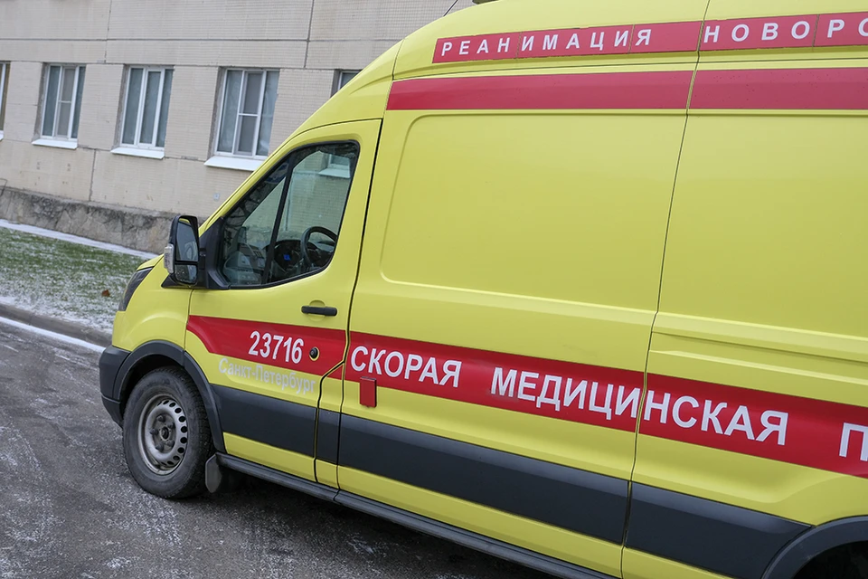 Мужчина в тяжелом состоянии в больнице.