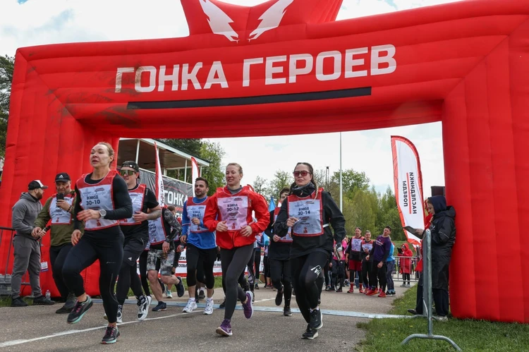 «Это дань уважения к великому подвигу»: 1,5 тысячи парней и девушек из Подмосковья приняли участие в гонке «Наследники Победы»