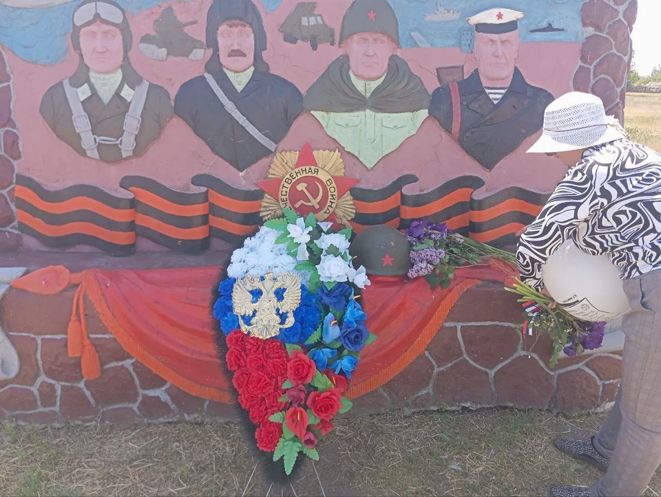 В Каховском округе чтут память героев войны. ФОТО: Администрация Каховского округа.