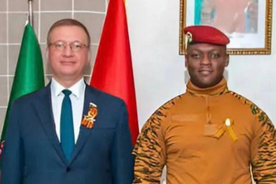 Новосибирский депутат Дмитрий Савельев встретился с президентом Буркина-Фасо Ибрагимом Траоре. Фото: Telegram-канал Дмитрия Савельева