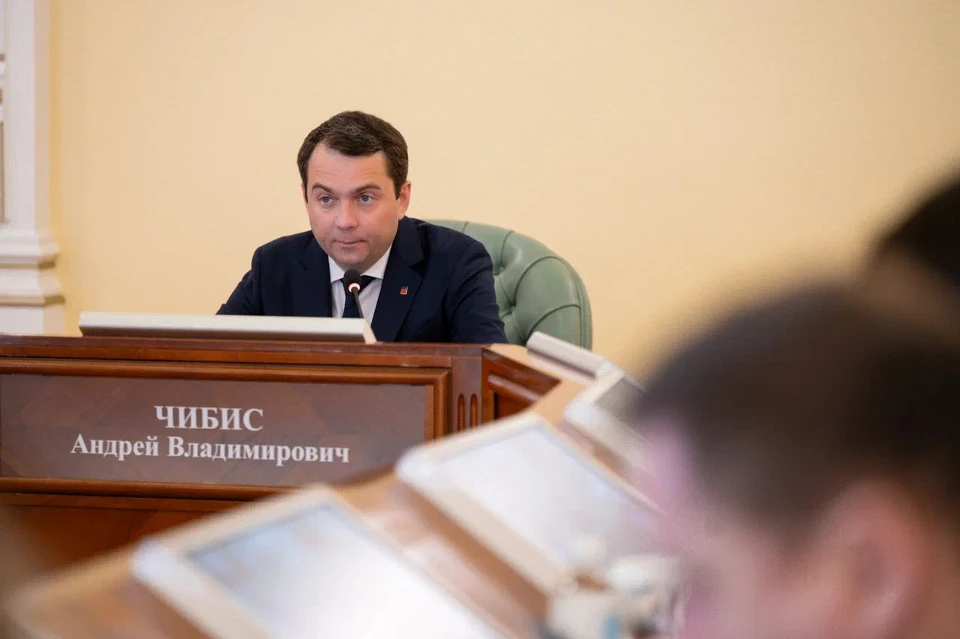 Губернатор Мурманской области Андрей Чибис на оперативном совещании в правительстве 12 мая обратил внимание на низкий темп уборки Мурманска после зимы. Фото: Игорь Громов / Правительство Мурманской области