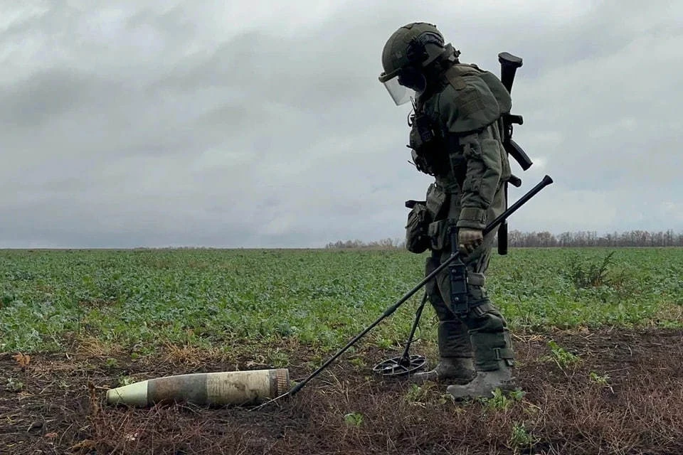 Сапёры МЧС обнаружили украинский БПЛА с нацистской символикой в Курской области
