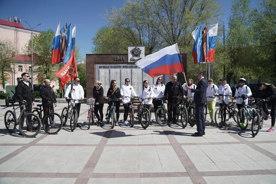 В велопробеге по местам, связанным с памятью о Великой Отечественной войне в Новокуйбышевске, приняли участие около двух десятков волонтёров института.