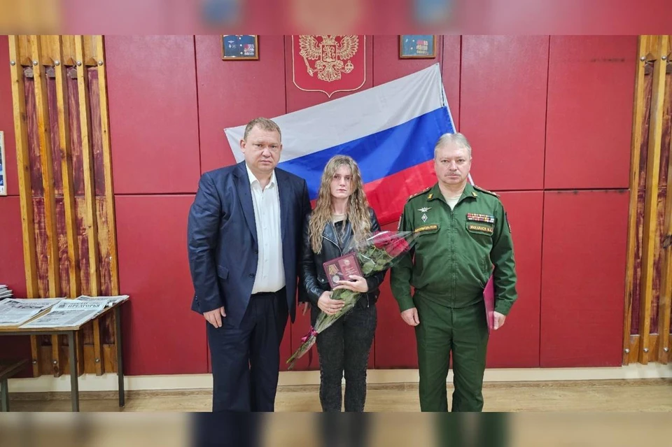 Семье погибшего бойца СВО вручили медаль «За храбрость» на Ставрополье. Фото: Николай Бондаренко