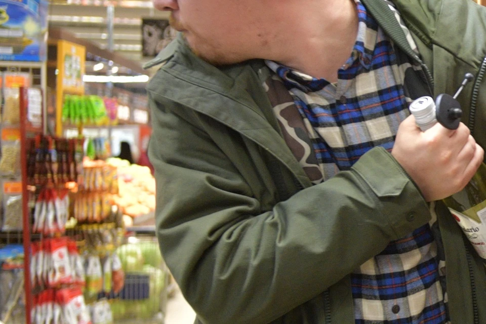 В Новосибирске возбудили дело против мужчины, ограбившего продуктовый магазин