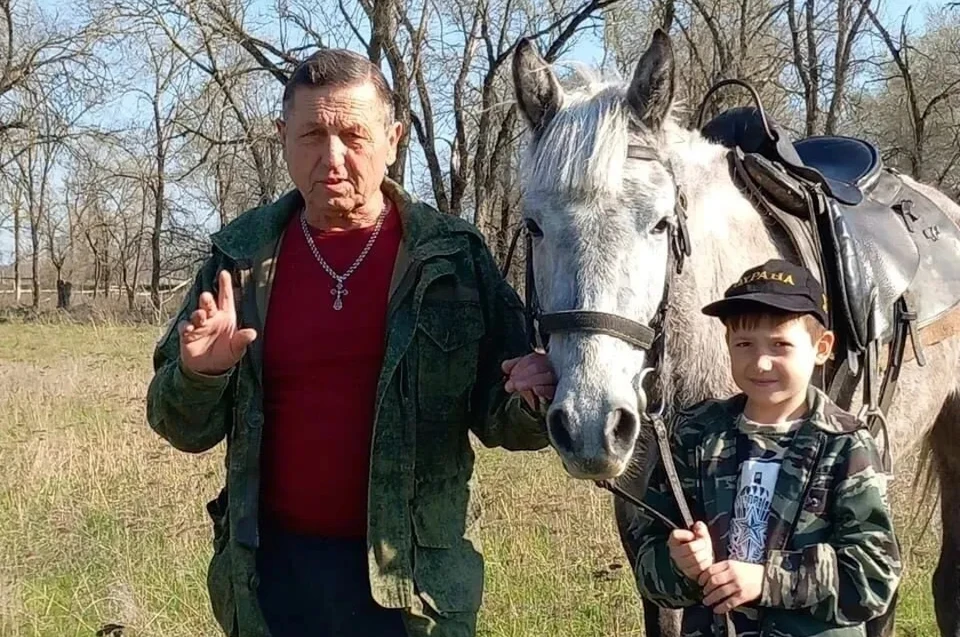 Александр Иванович стал внуку и за маму, и за бабушку.