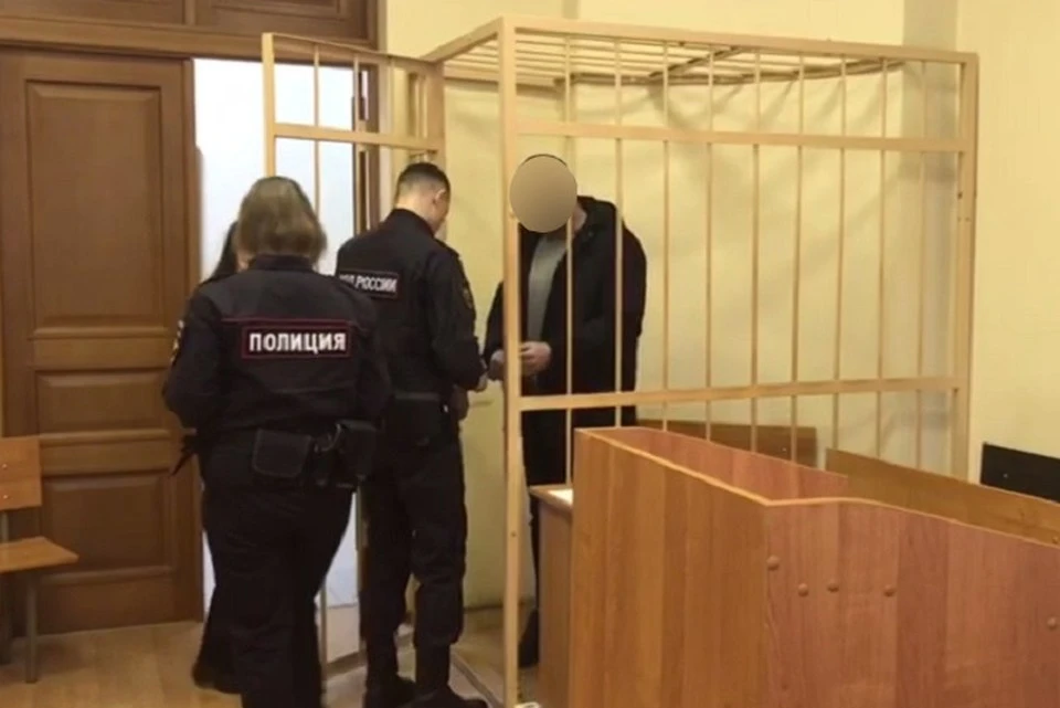 В Ярославле осудили посетителя, который ударил ножом охранника бара.