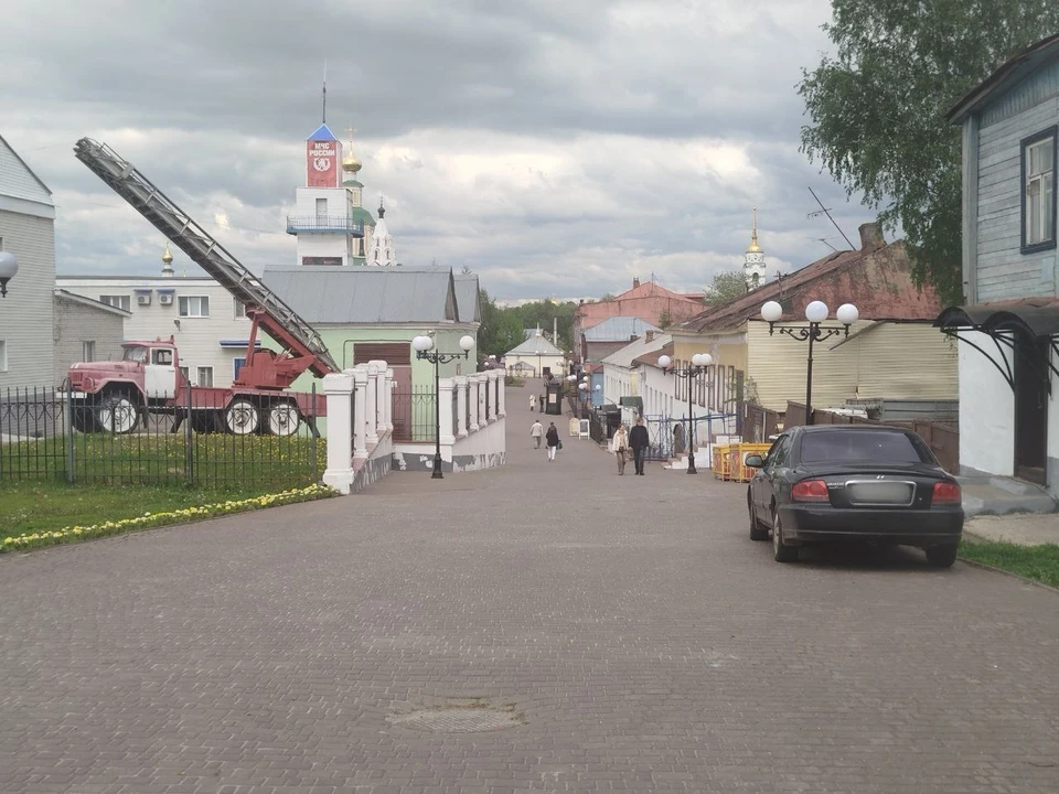 Автомобиль на улице Георгиевской. Так что проехать туда можно.