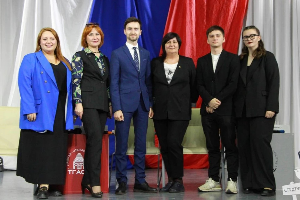 Делегация Иркутской области представила турпотенциал на форуме в Томске.