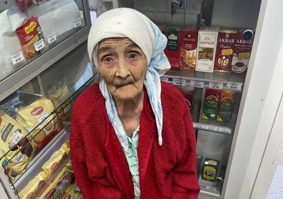 Пенсионерка не помнит, кто она и откуда. Фото: телеграм-канал «ЧП Омск»