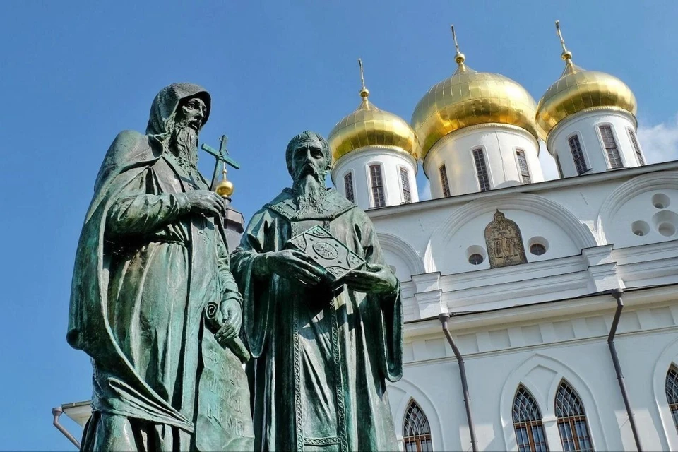 Святые Кирилл и Мефодий канонизировали письменность, перевели Священное Писание и занимались просвещением. Фото: Владимир Константинов/Tg