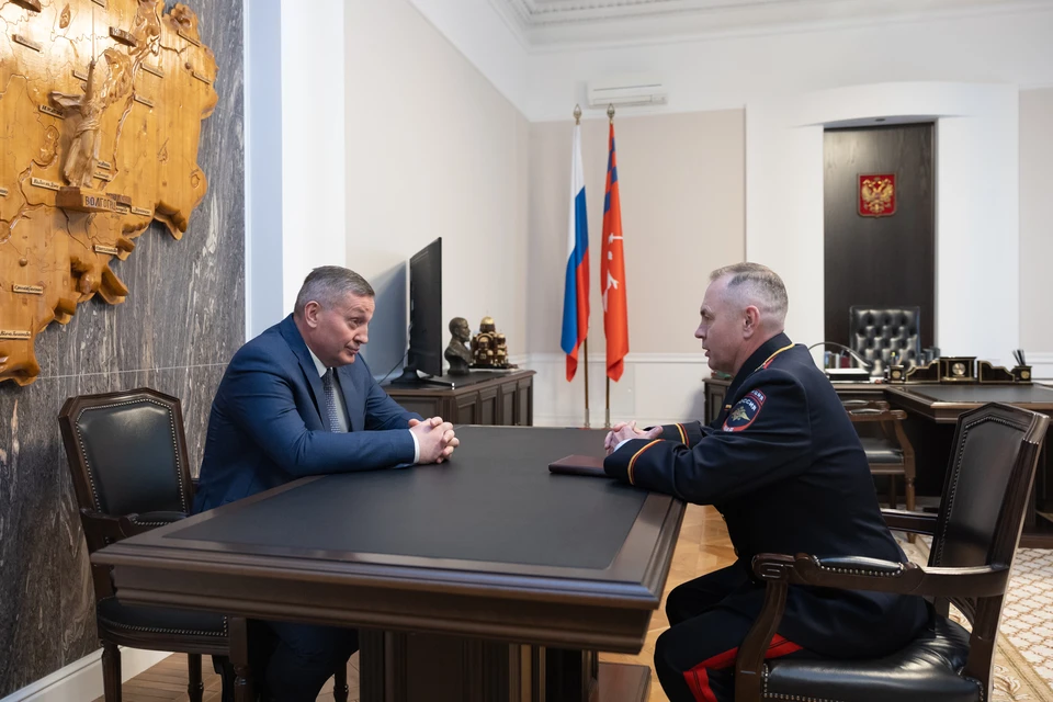 Андрей Бочаров и Дмитрий Свинов на встрече. Фото: администрация ВО.