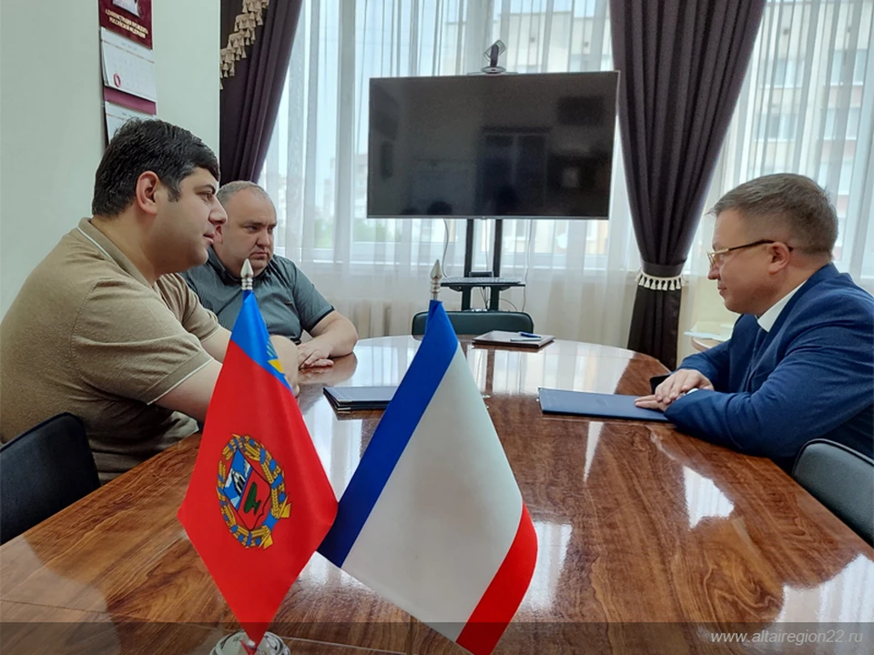 Делегация региона работает в Симферополе. Фото предоставлено Минпромторгом Республики Крым, Алтайпищепромом