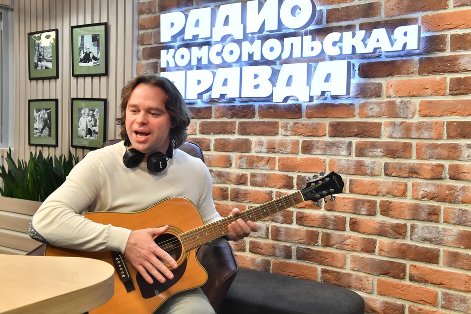 Кульминацией праздника станет концерт 31 мая у ГДЦ «Меридиан» (6+). На главной сцене наградят победителей конкурса имени Иосифа Кобзона, а затем выступит артист и певец Виталий Гогунский.