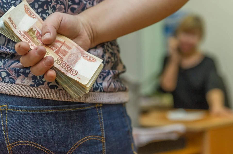 Бывший бухгалтер больницы в Кстове получила штраф 2,5 миллиона рублей за взятки.
