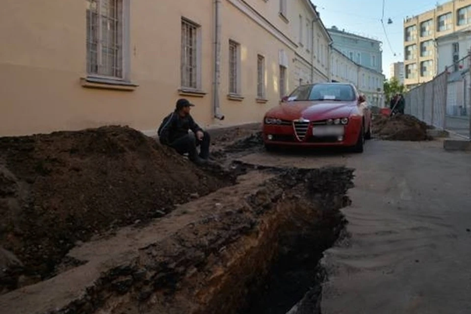 Спасателям пришлось доставать двух человек.