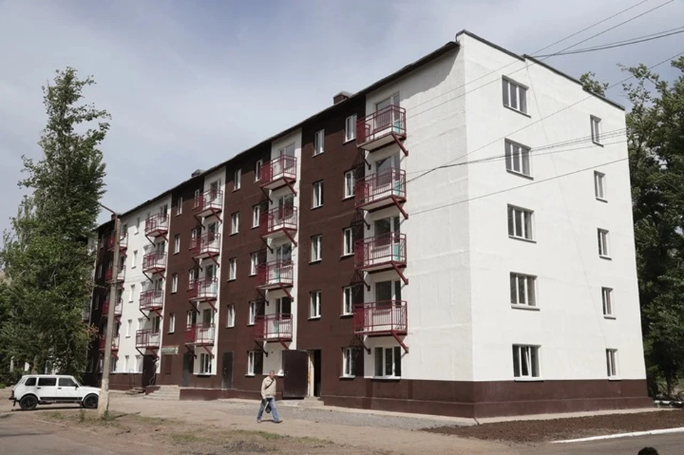Жители Авдеевки получили квартиры в отремонтированном доме