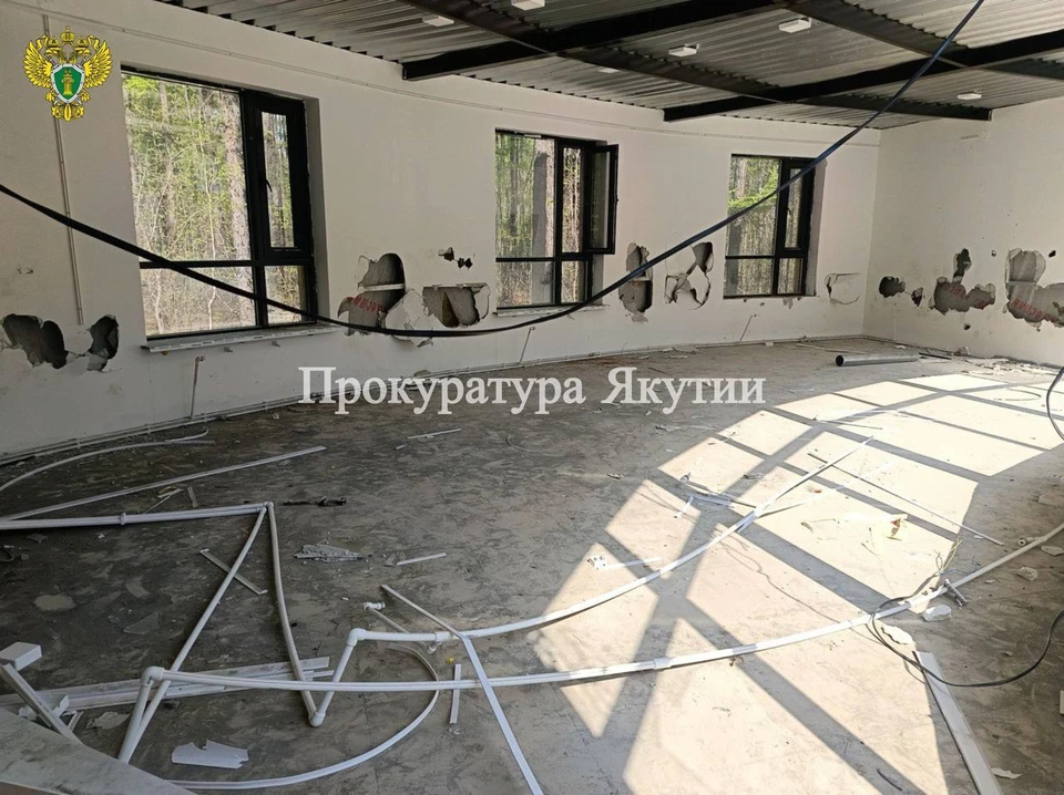Неизвестные испортили павильон в городском парке Покровска Фото: прокуратура Якутии