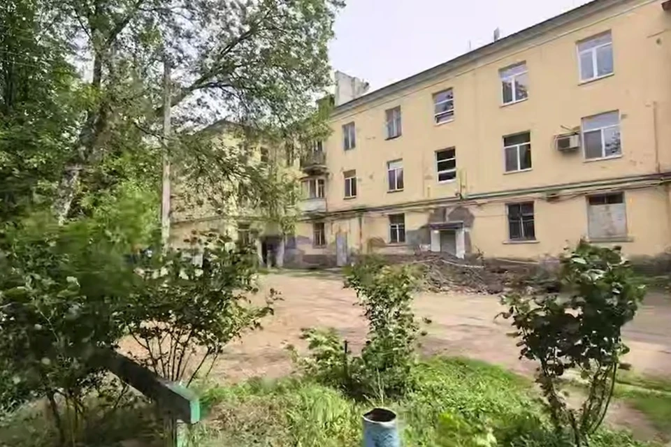 По улице Арктики в Донецке восстановят заброшенное трехэтажное здание. Фото: ТГ/Пушилин