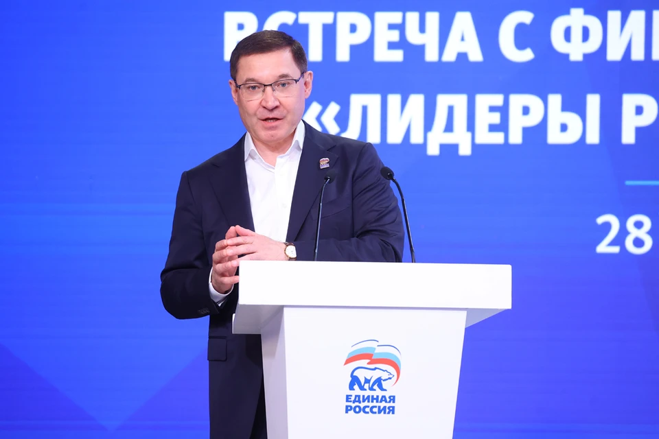 Секретарь Генсовета партии Владимир Якушев встретился с финалистами конкурса «Лидеры России. Политика» в Центральном исполкоме «Единой России». Фото: ER.RU.