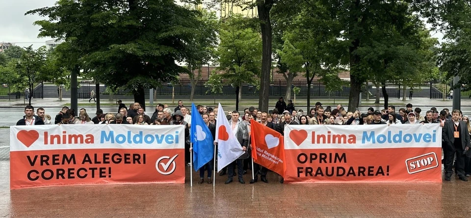 Республиканская Партия INIMA MOLDOVEI провело перед Парламентом протест с требованием избрать независимый состав КС.