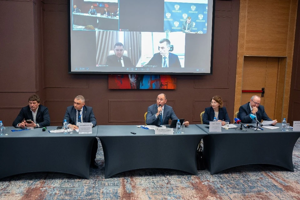 Представители федерального правительства, бизнеса и отраслевые эксперты из европейской части страны подключились к обсуждению по ВКС. Фото: АО «СГК-Новосибирск»