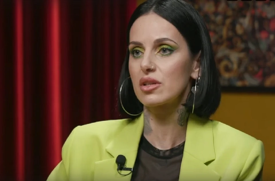 Лина Джебисашвили стала финалисткой 23 сезона шоу "Битва экстрасенсов". Скриншот из видео "Алена, блин! Посидим"/Vk