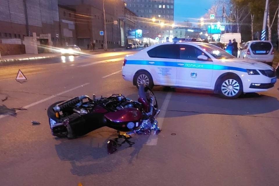 Пенсионер на иномарке насмерть сбил байкера в Новосибирске. Фото: Госавтоинспекция Новосибирской области