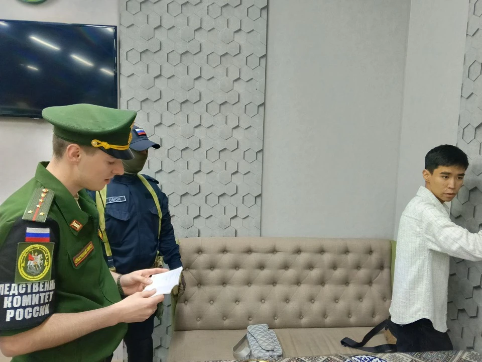 Следователи проверили документы мигрантов. Фото 482-го Военного следственного отдела СК РФ