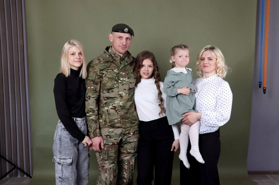 Герой России вместе с семьей. Фото: Мария Бондар, проект «Жена и Мать героя. Сосновоборск»