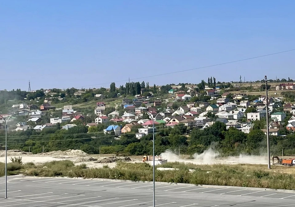 Землю в нормальных местах, где есть свет и газ, многодетным не дают по выдуманным причинам.