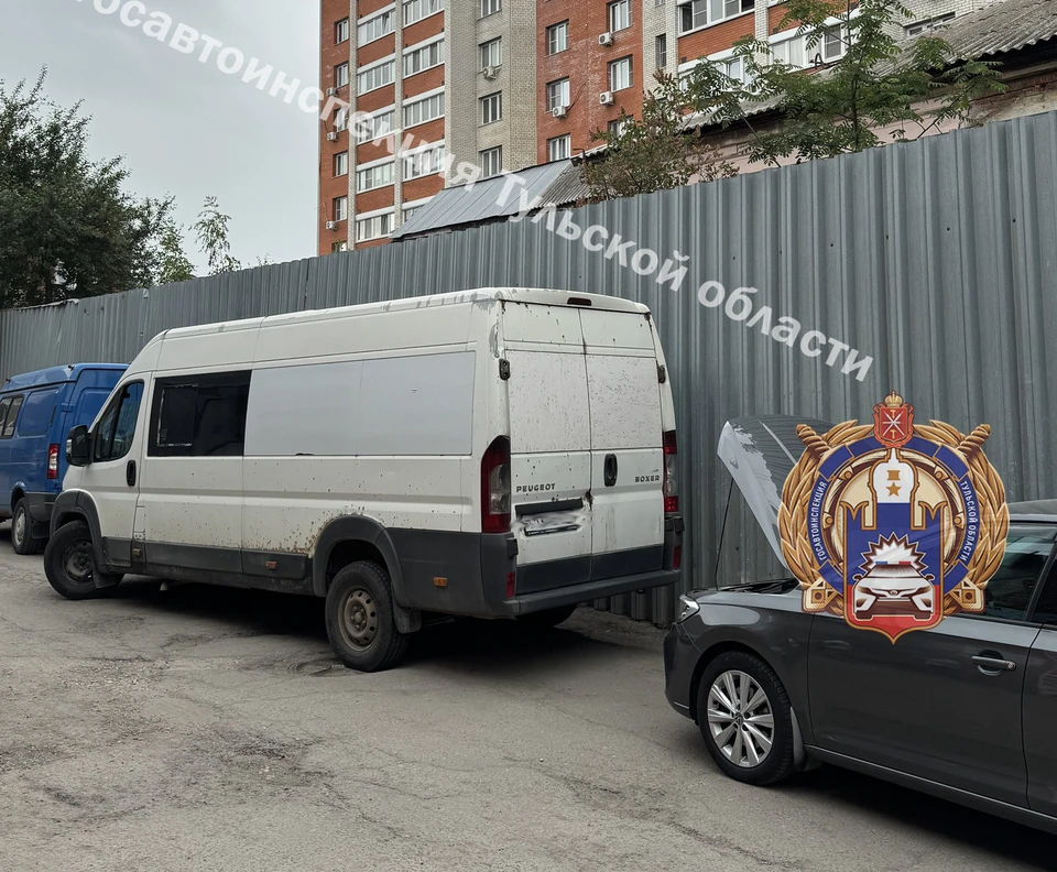 Две иномарки не поделили парковку в тульском Заречье