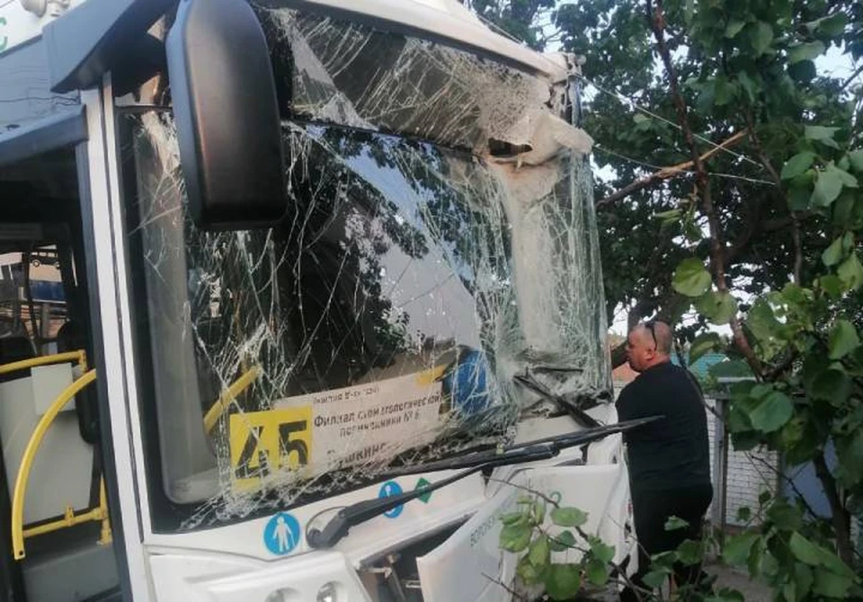 Автобус № 45 после аварии.