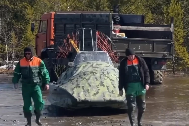 В Пуровском районе Ямала ввели режим ЧС из-за паводка и затопления дач