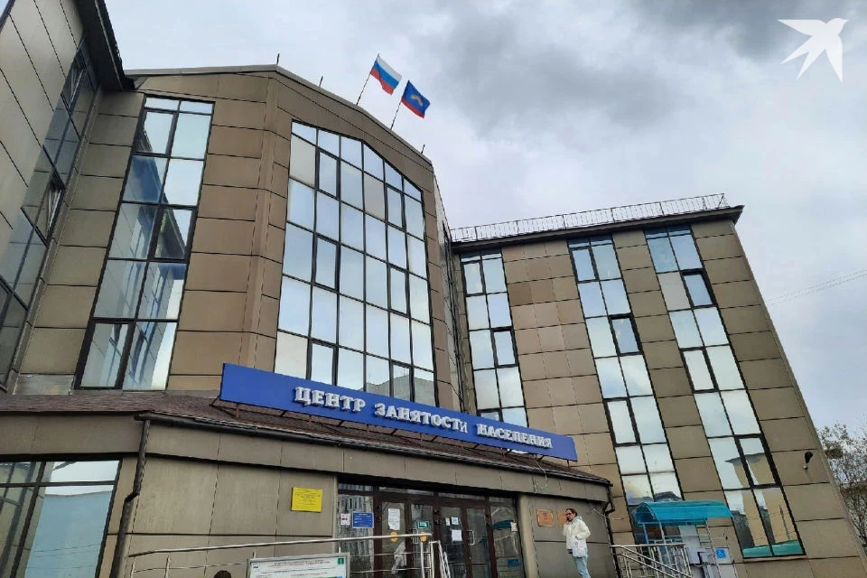 Всего в Мурманске этим летом по проекту «Работа рядом» предусмотрены 1306 вакансий. 100 рабочих мест каждый месяц организует Управлением дорожного хозяйства.