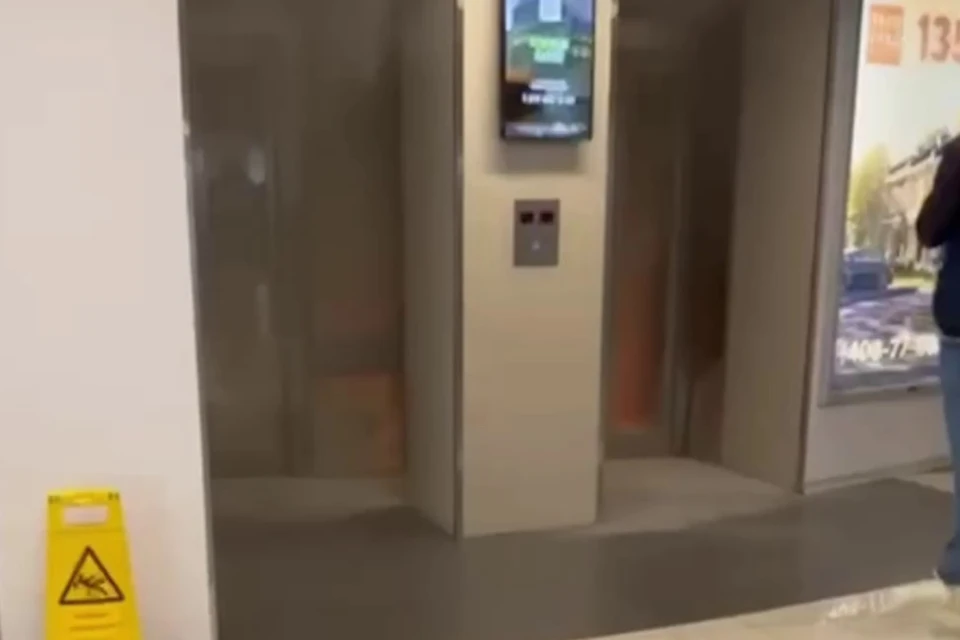 В БЦ в Петербурге загорелся лифт, никто не пострадал. Фото: t.me/Megapolisonline