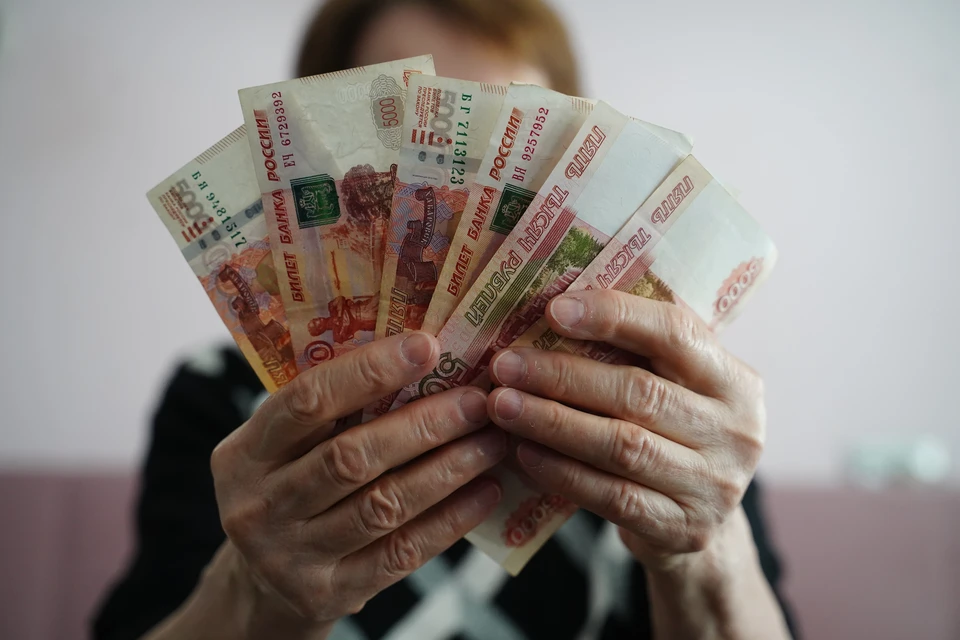 В Кемерове пенсионерка хотела спасти сбережения, но лишилась 800 тысяч рублей.