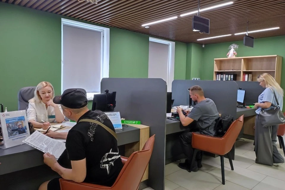 В Донецке ветеранам боевых действий помогли найти работу на ярмарке вакансий. Фото: Филиал фонда «Защитники Отечества» в ДНР
