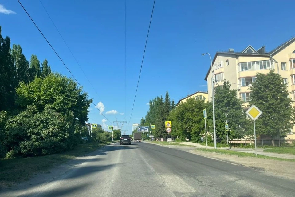 Работы завершат за счёт перераспределения бюджета, обновят также тротуары в нескольких местах района. Фото: пресс-служба мэрии Новосибирска.